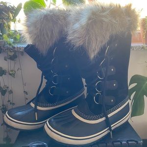 Joan of Arc Black Sorel Snowboots